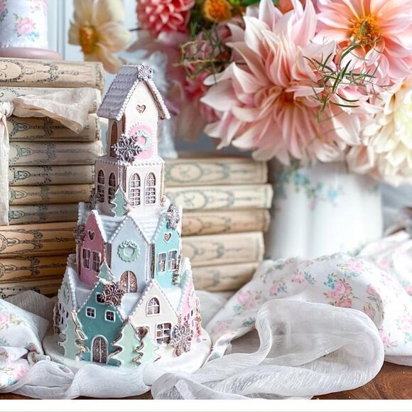 New Pastel Gingerbread Sugar Castle - Picture 3 of 15